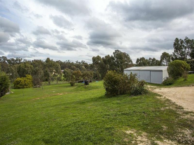 18 Broad Road, Campbells Creek image 11