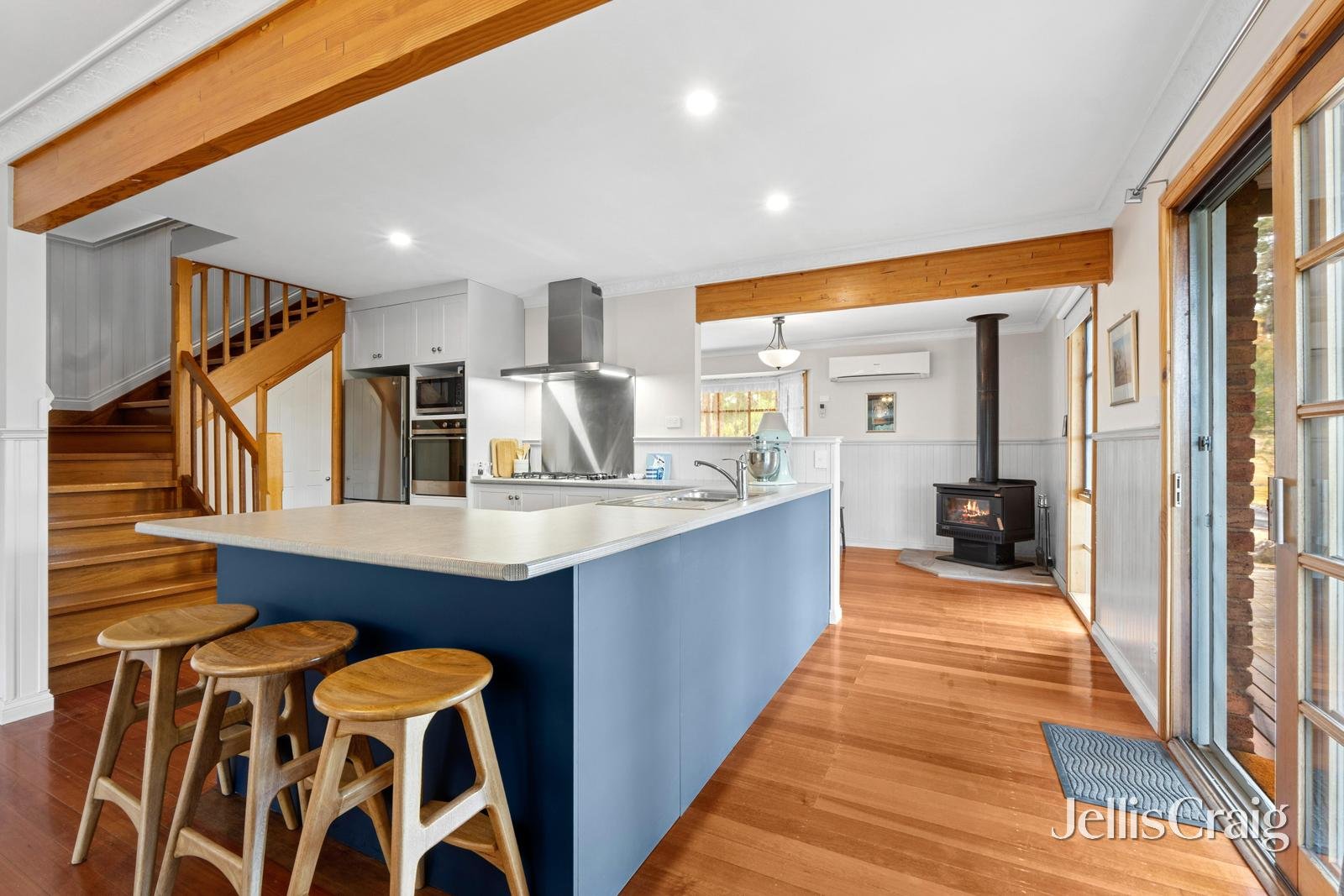 18 Broad Road, Campbells&nbsp;Creek image 2