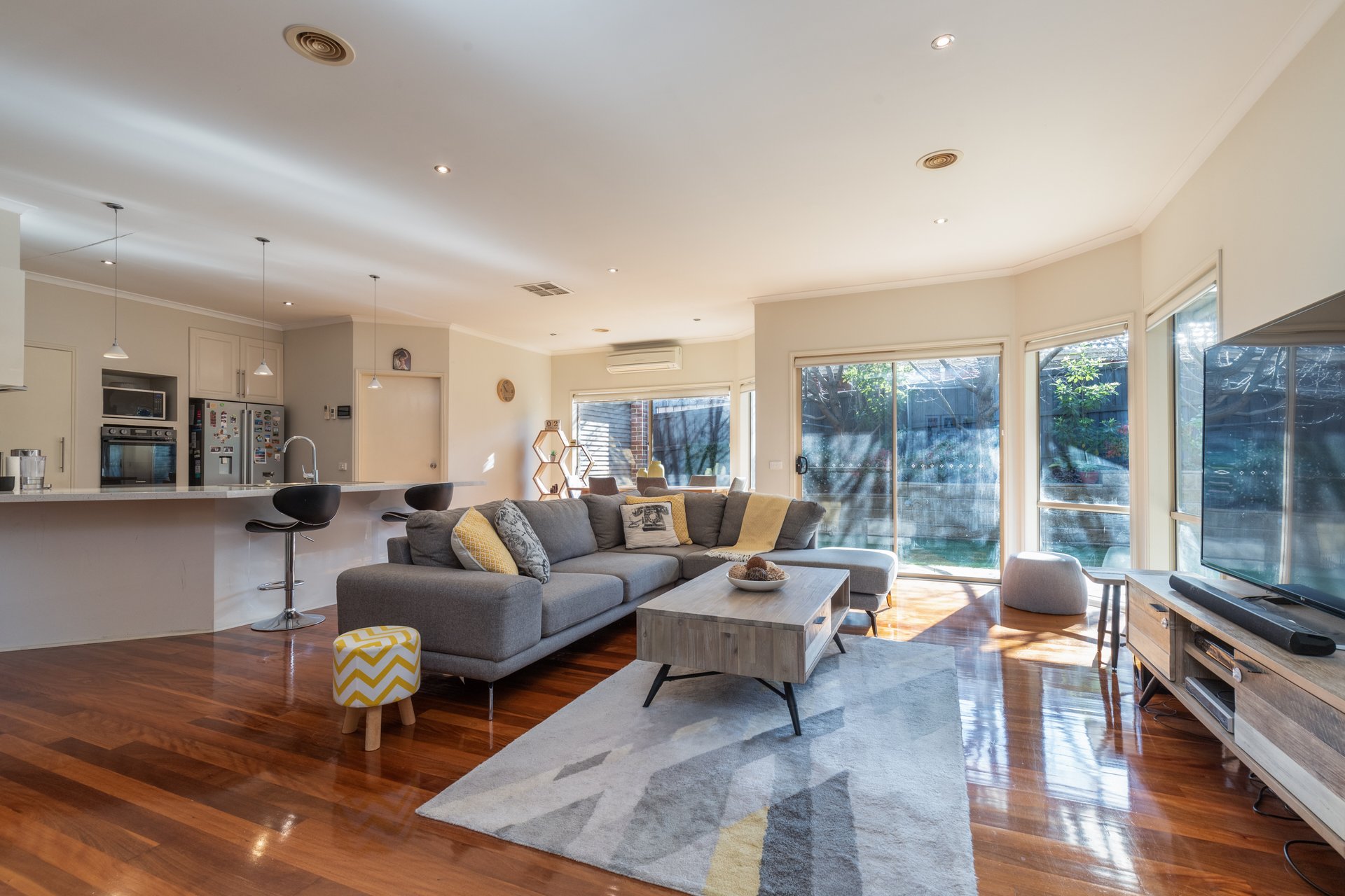 18 Bullanoo Court, Greensborough image 2