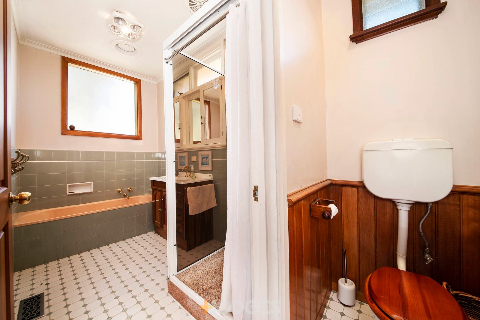 18 Bundora Parade Mentone