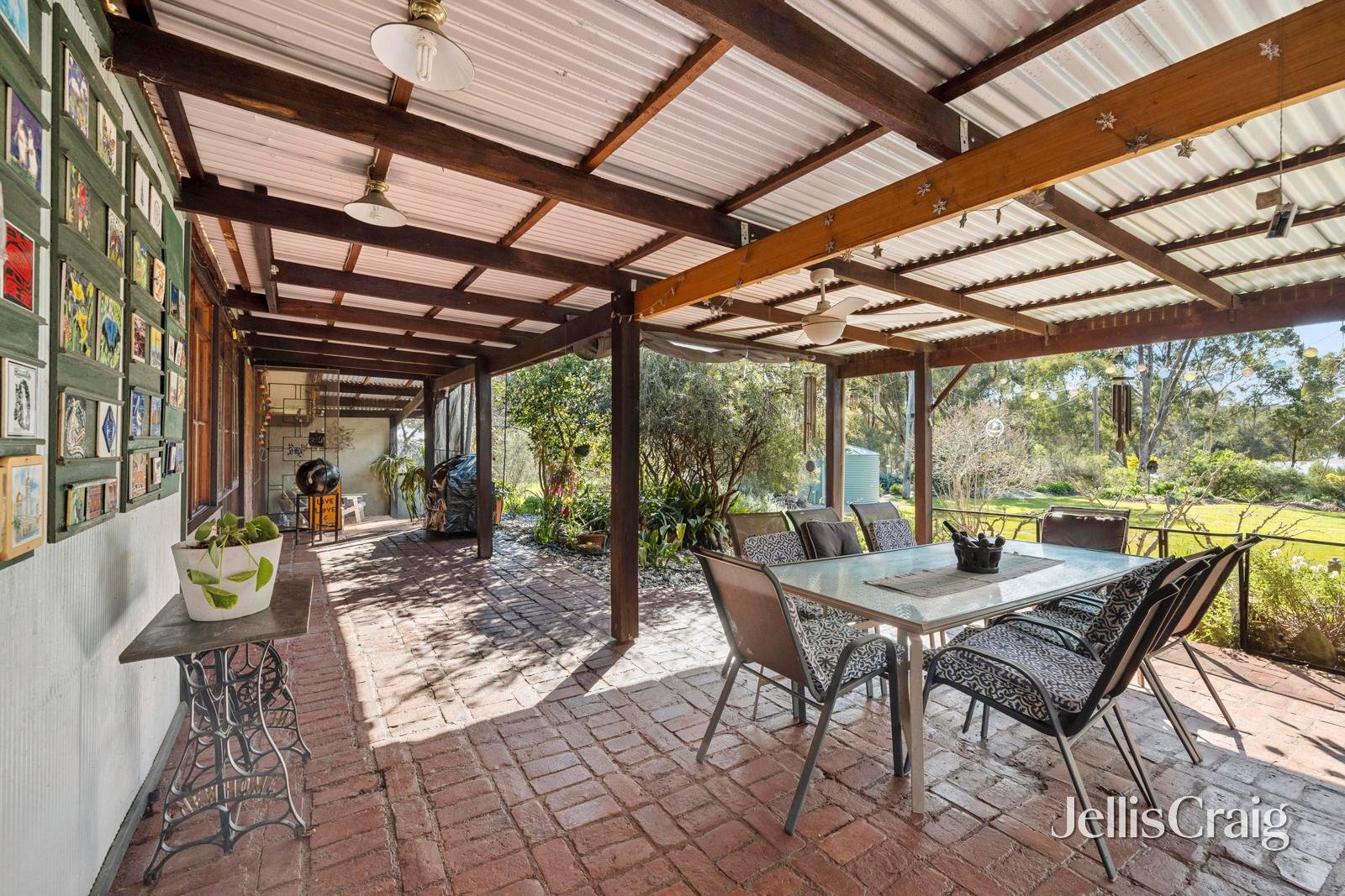 18 Canrobert Street, Newstead image 2