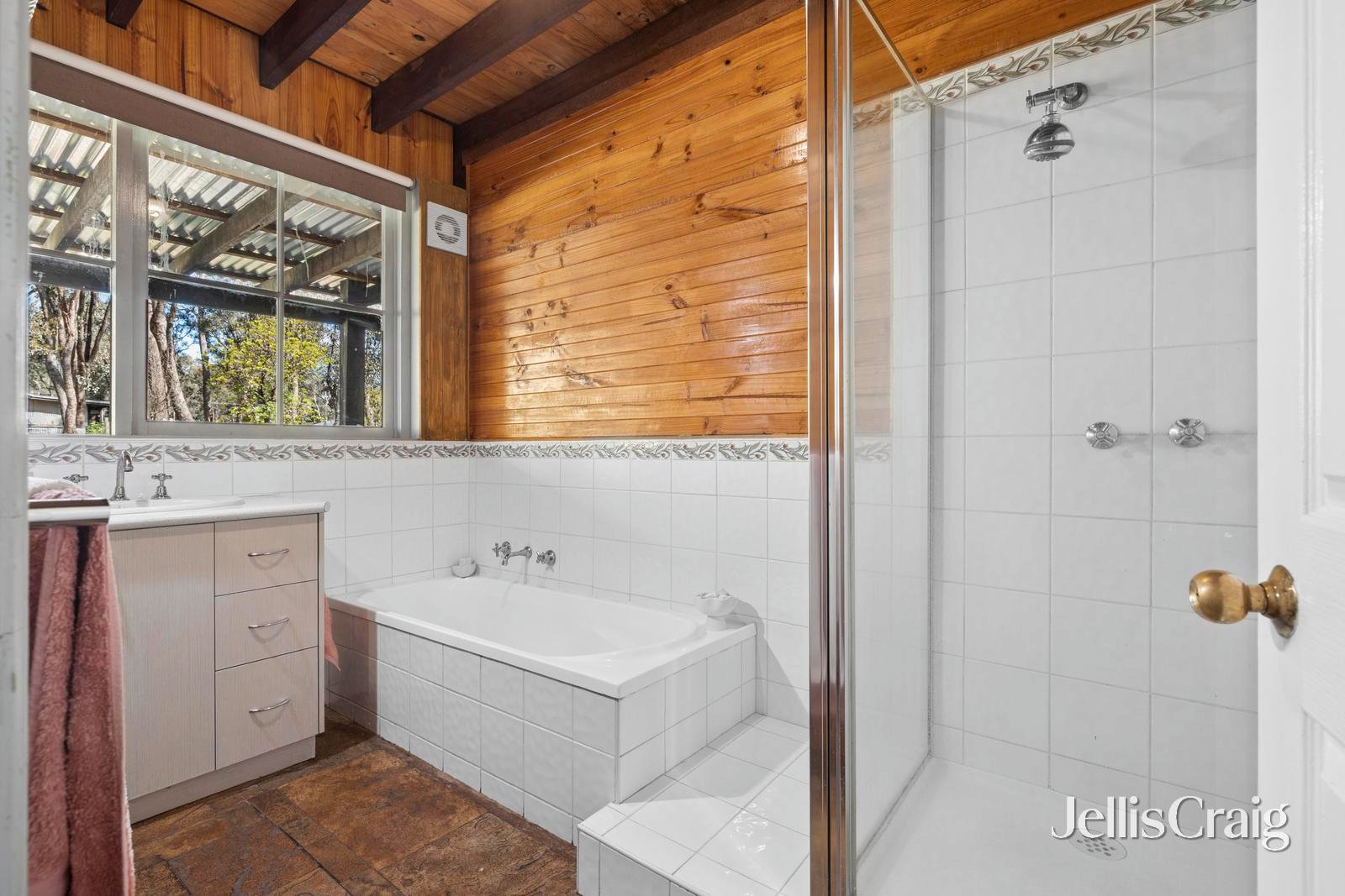18 Canrobert Street, Newstead image 9
