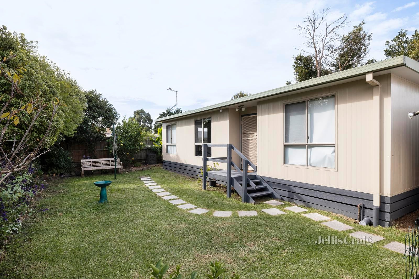 18 Carbeena Parade, Heidelberg West image 10