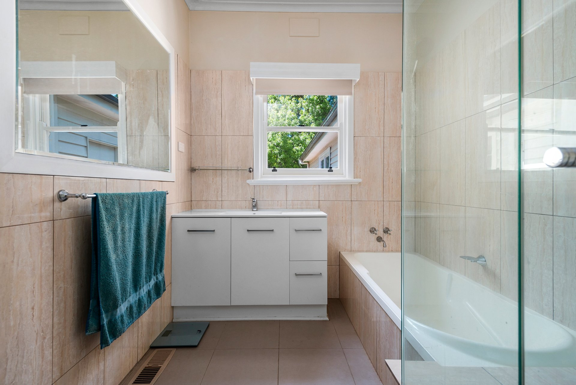 Property Gallery Thumbnail 12