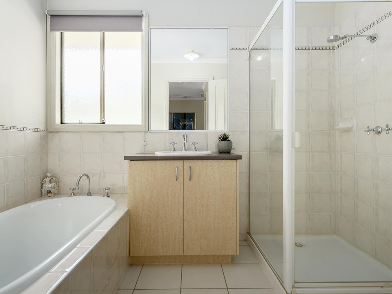 18 Cascades View, Yallambie image 10