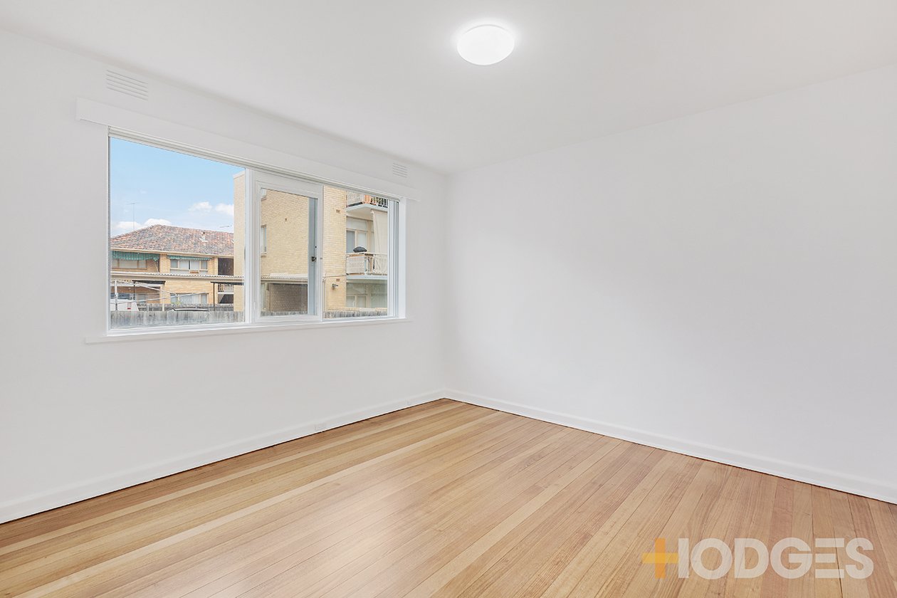 1 / 8 Celeste Court St Kilda East