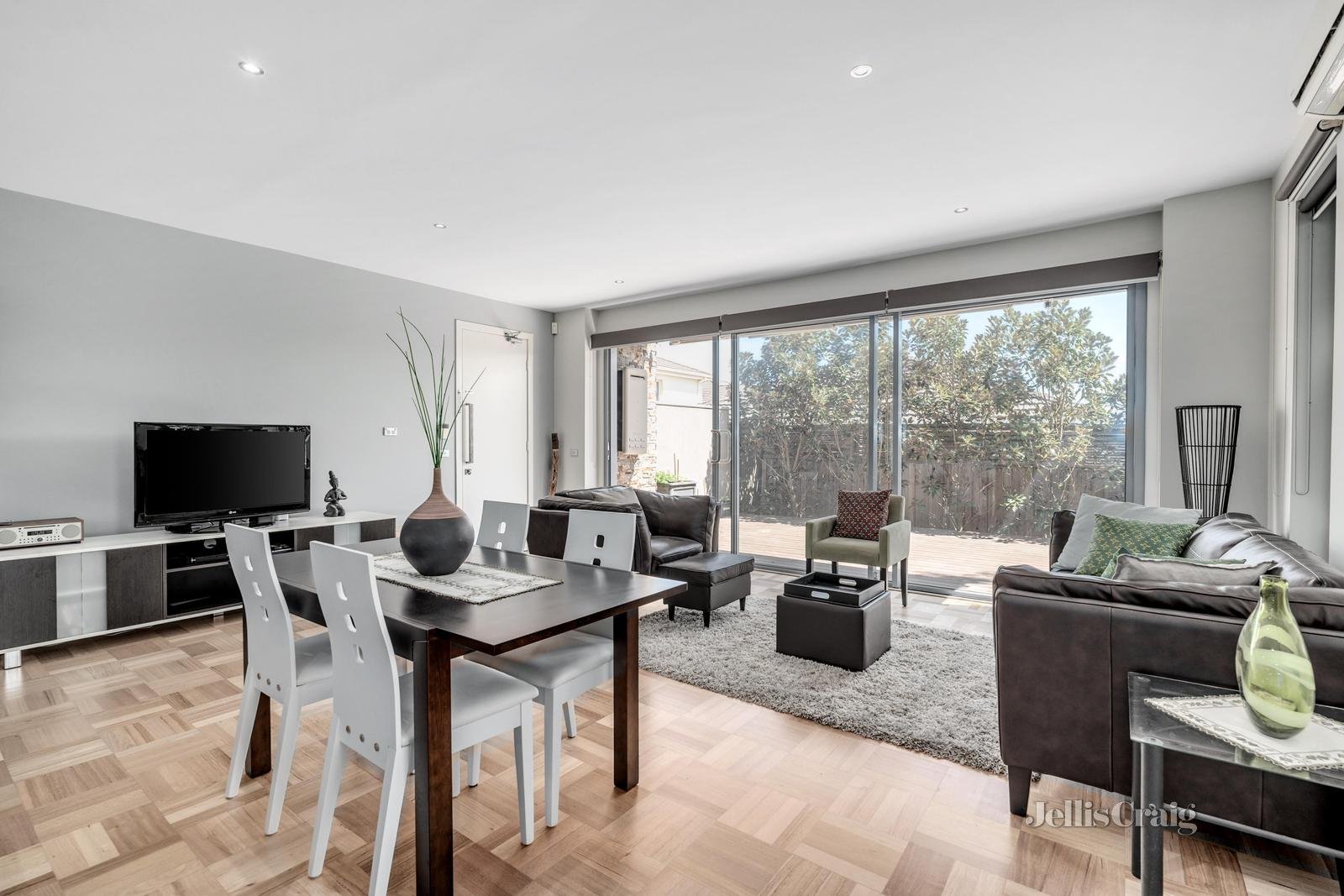 18 Churchill Street, Doncaster East image 2