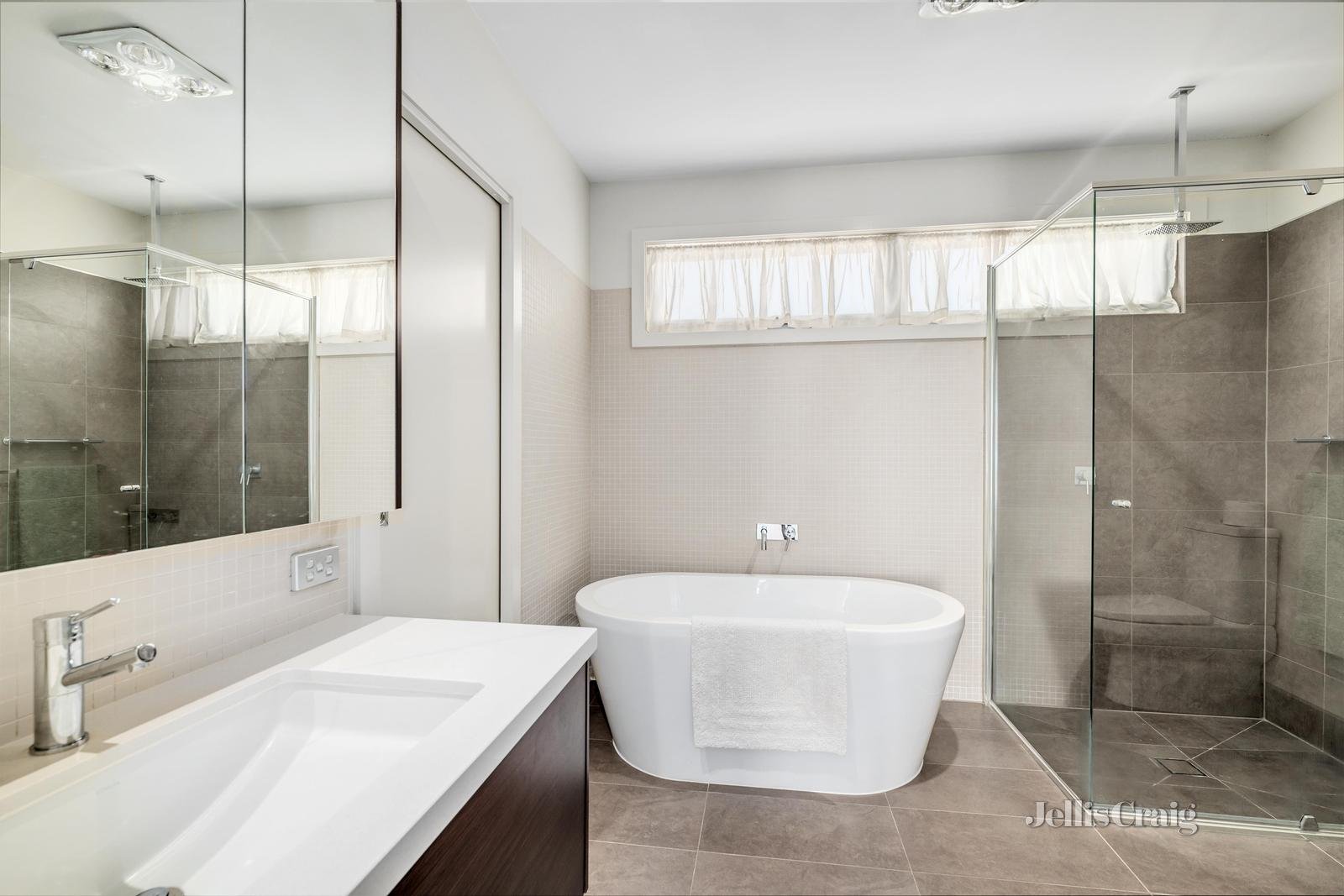 18 Churchill Street, Doncaster East image 6
