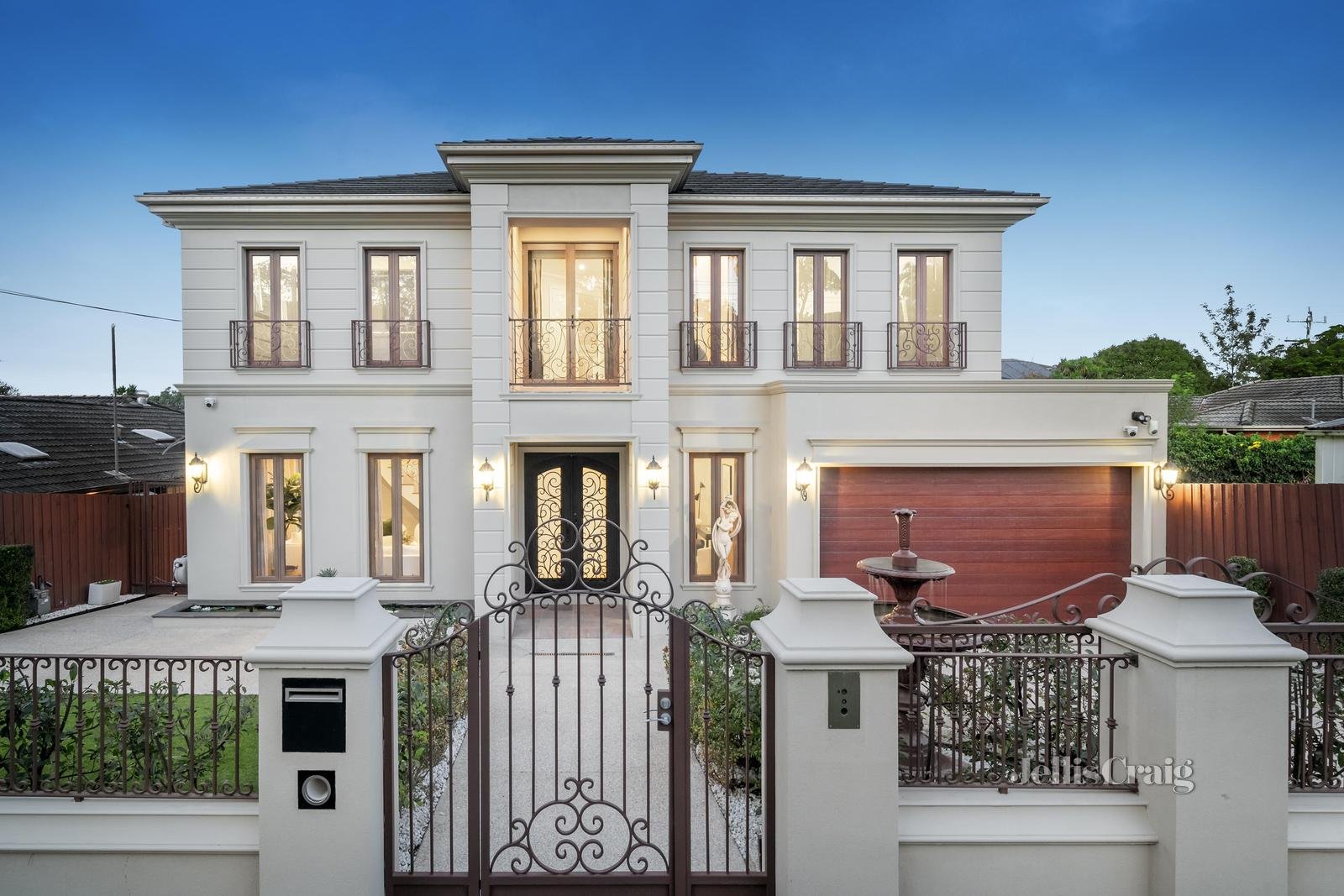18 Compton Street, Glen Waverley image 1