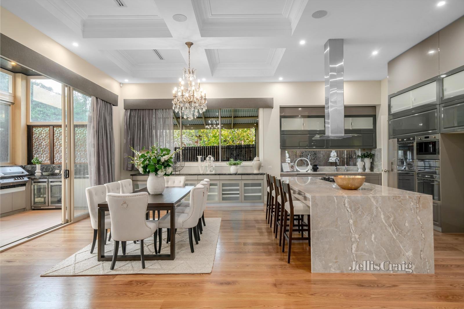 18 Compton Street, Glen Waverley image 7