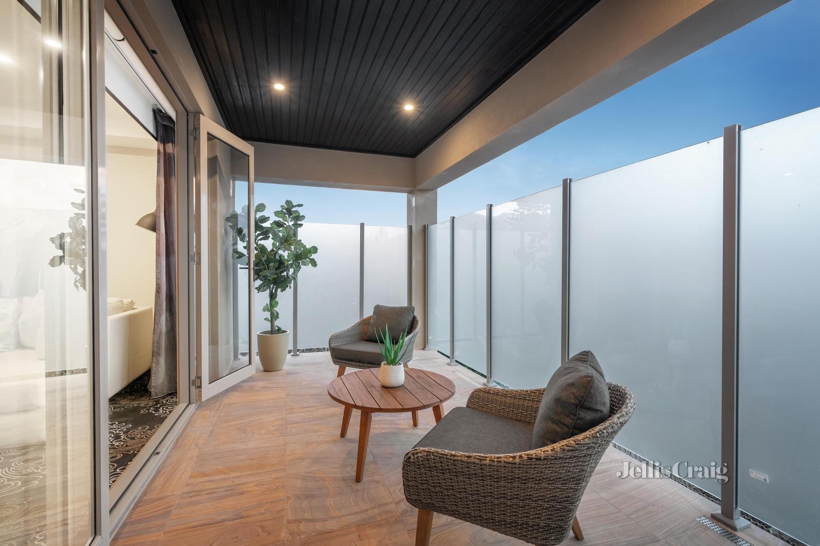 18 Compton Street, Glen Waverley image 17