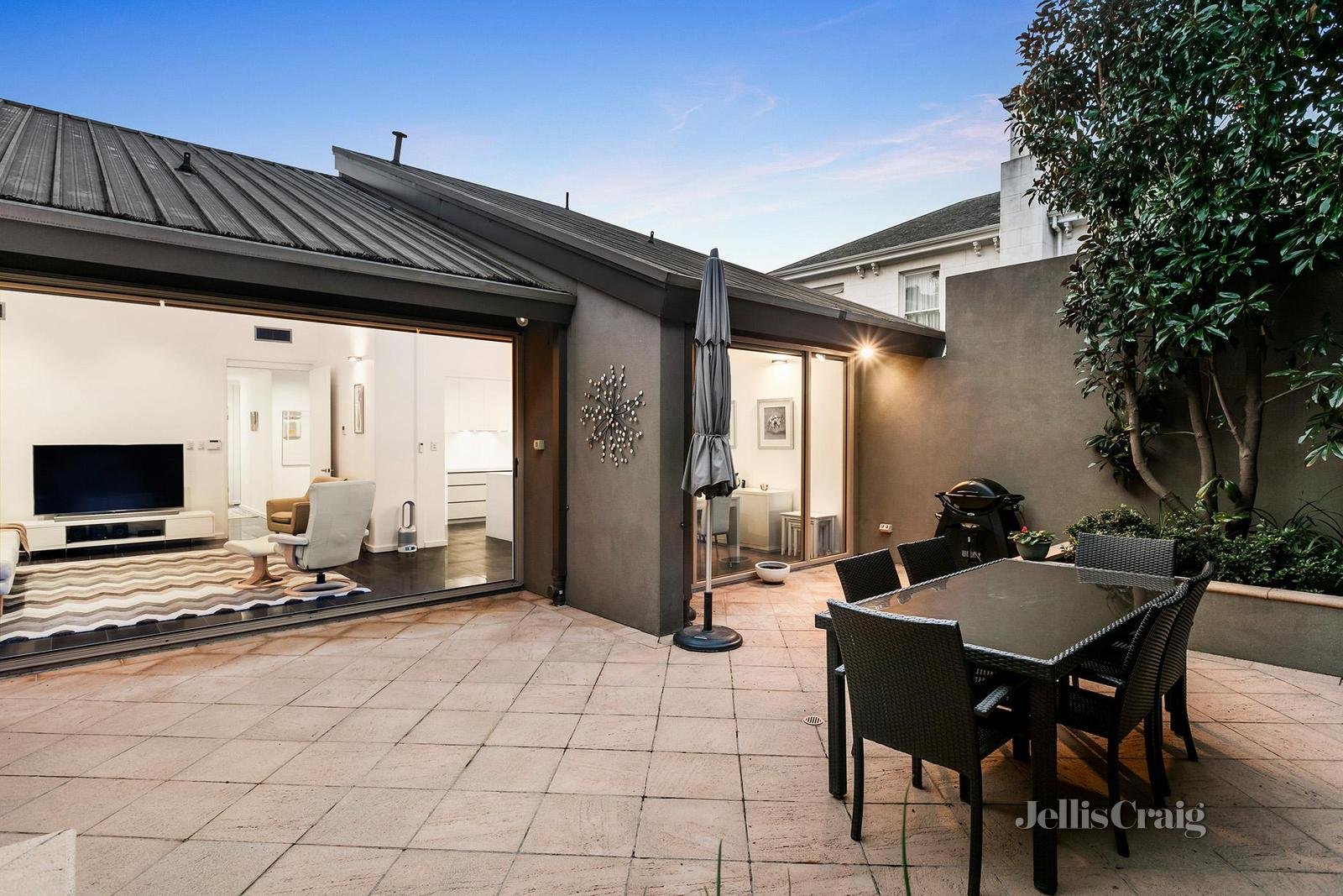 1/8 Coppin Grove, Hawthorn image 2