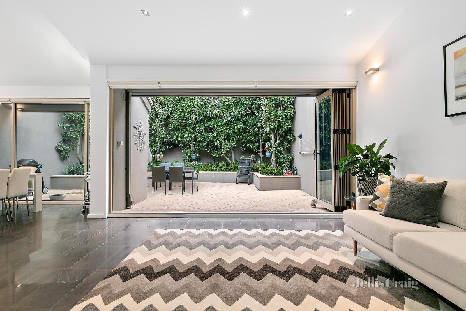 1/8 Coppin Grove, Hawthorn image 3