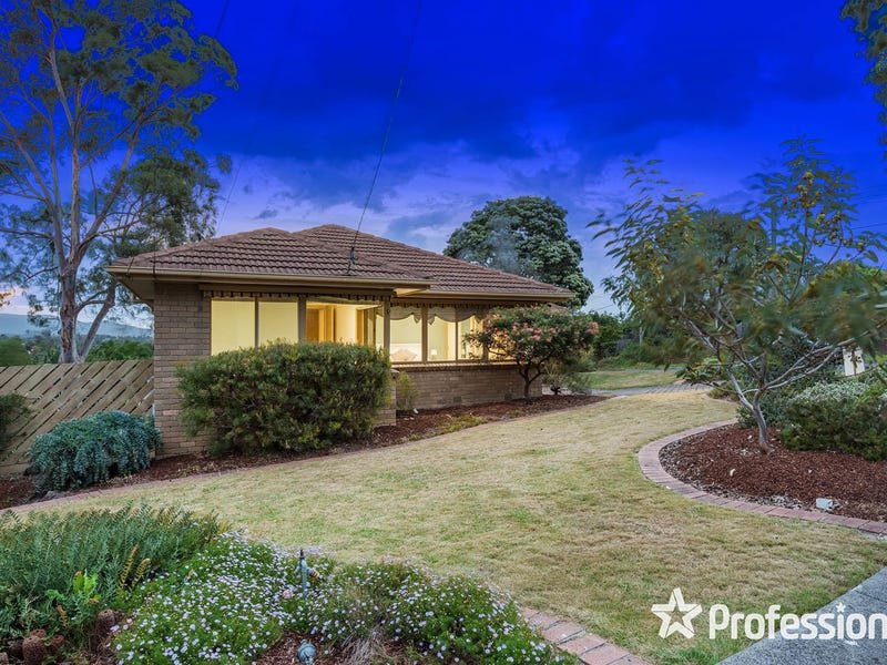 18 Corrong Crescent, Mooroolbark image 2