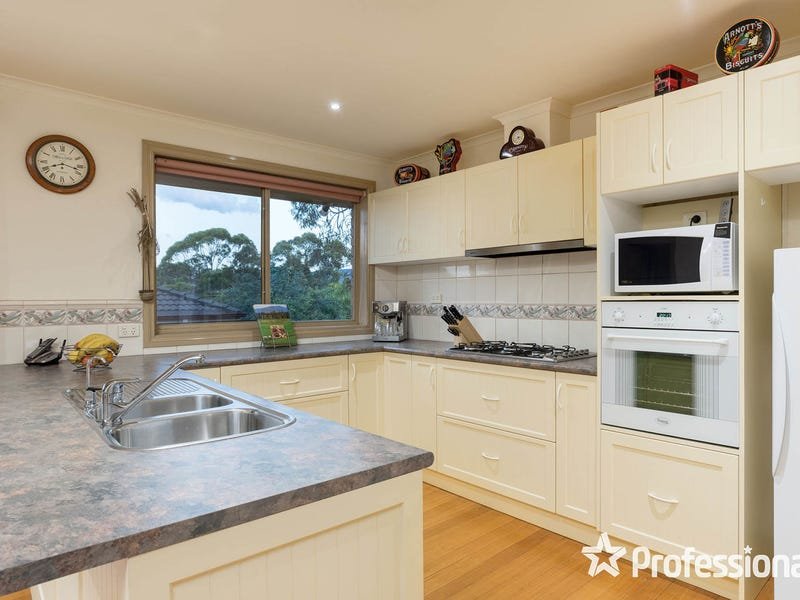 18 Corrong Crescent, Mooroolbark image 7