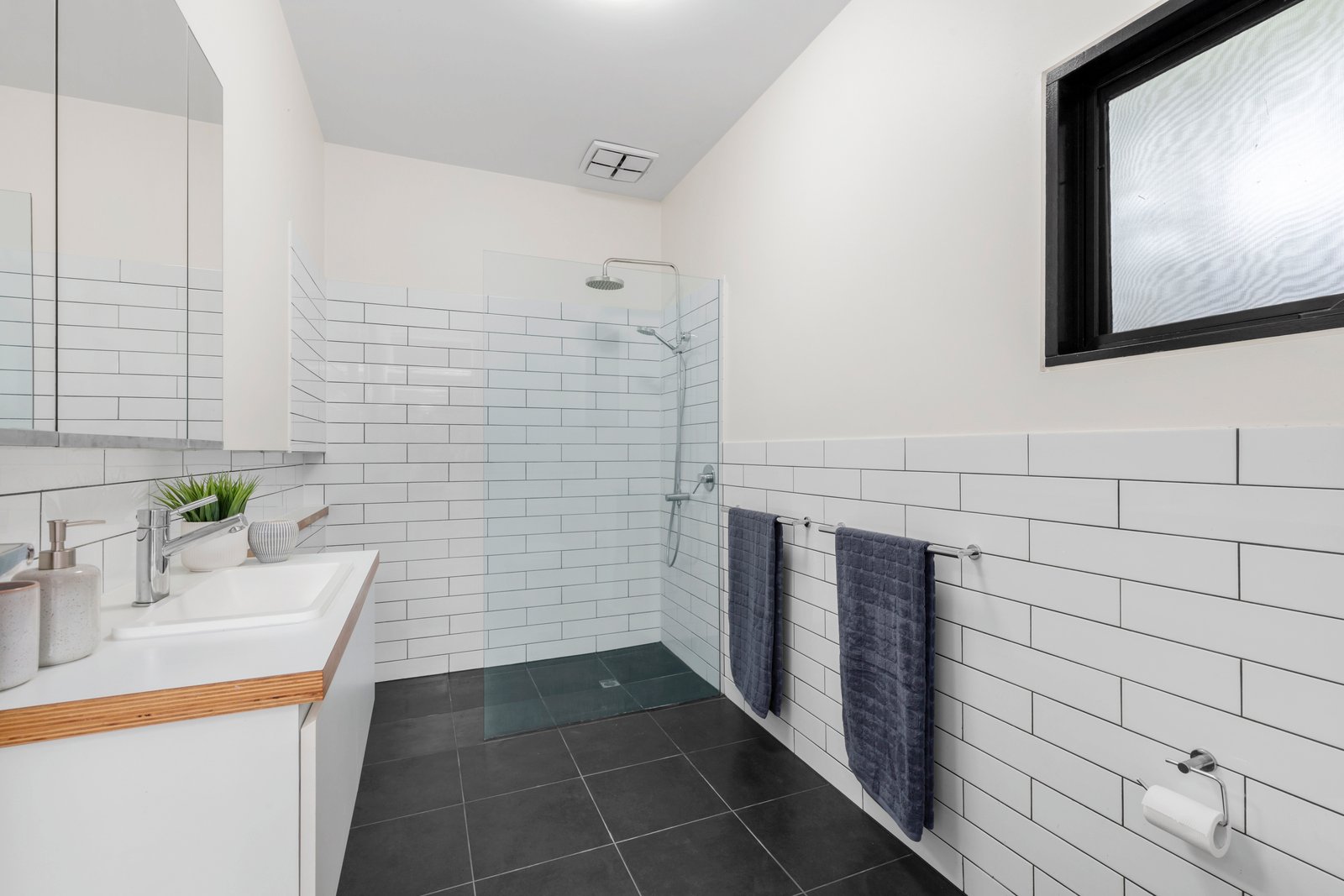Property Gallery Thumbnail 13