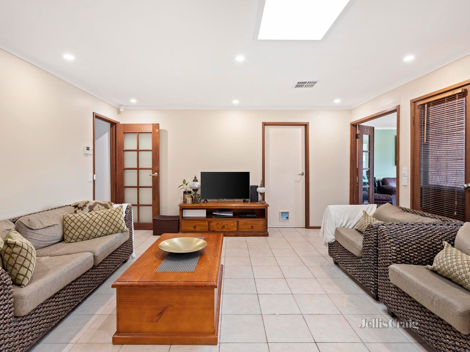 18 Crofton Terrace, Doncaster East image 2
