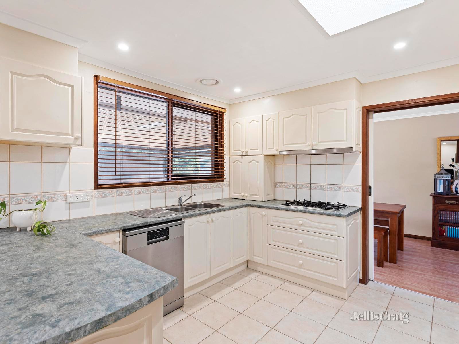 18 Crofton Terrace, Doncaster East image 3