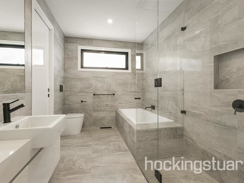 18 Cumberland Avenue, Balwyn North image 8