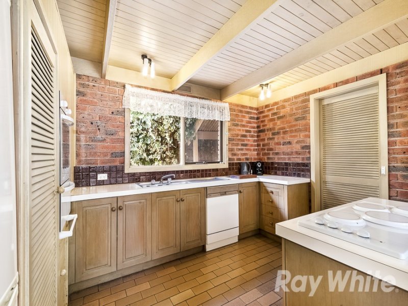 18 Darlington Avenue, Wheelers Hill image 4