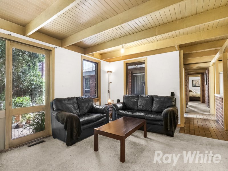 18 Darlington Avenue, Wheelers Hill image 6