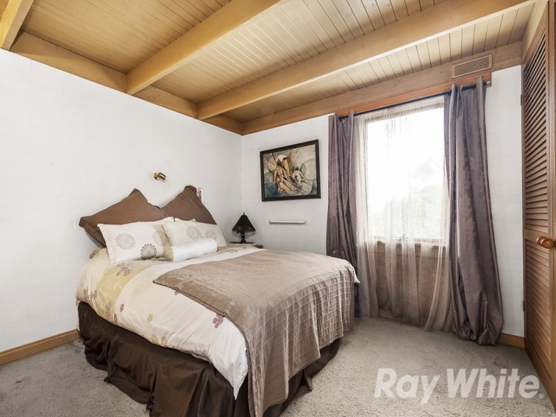 18 Darlington Avenue, Wheelers Hill image 7