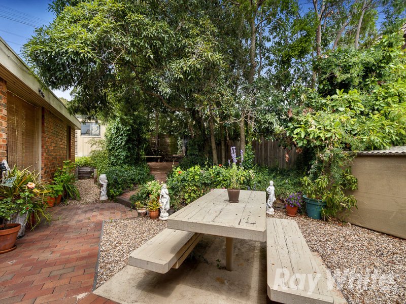 18 Darlington Avenue, Wheelers Hill image 9