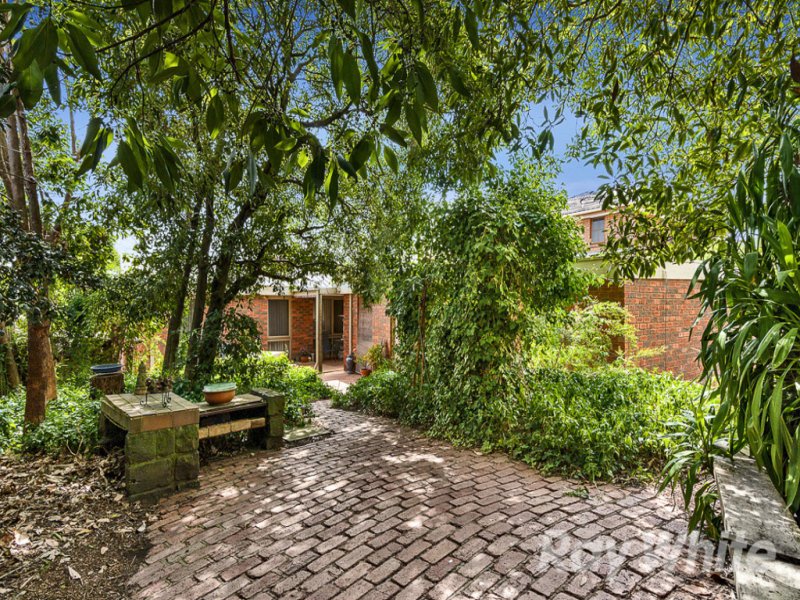 18 Darlington Avenue, Wheelers Hill image 10