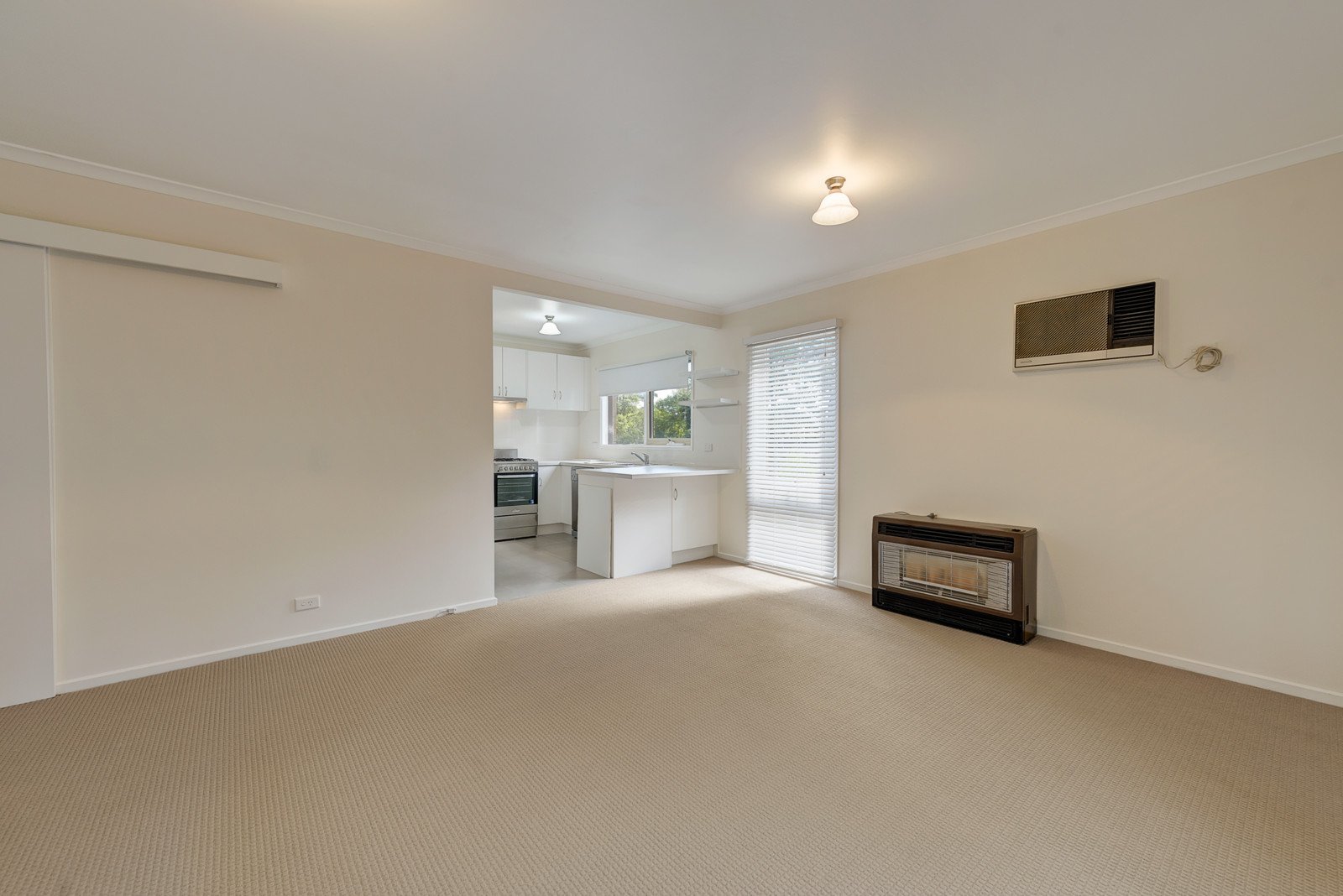 18 Dean Avenue, Mount Waverley image 7