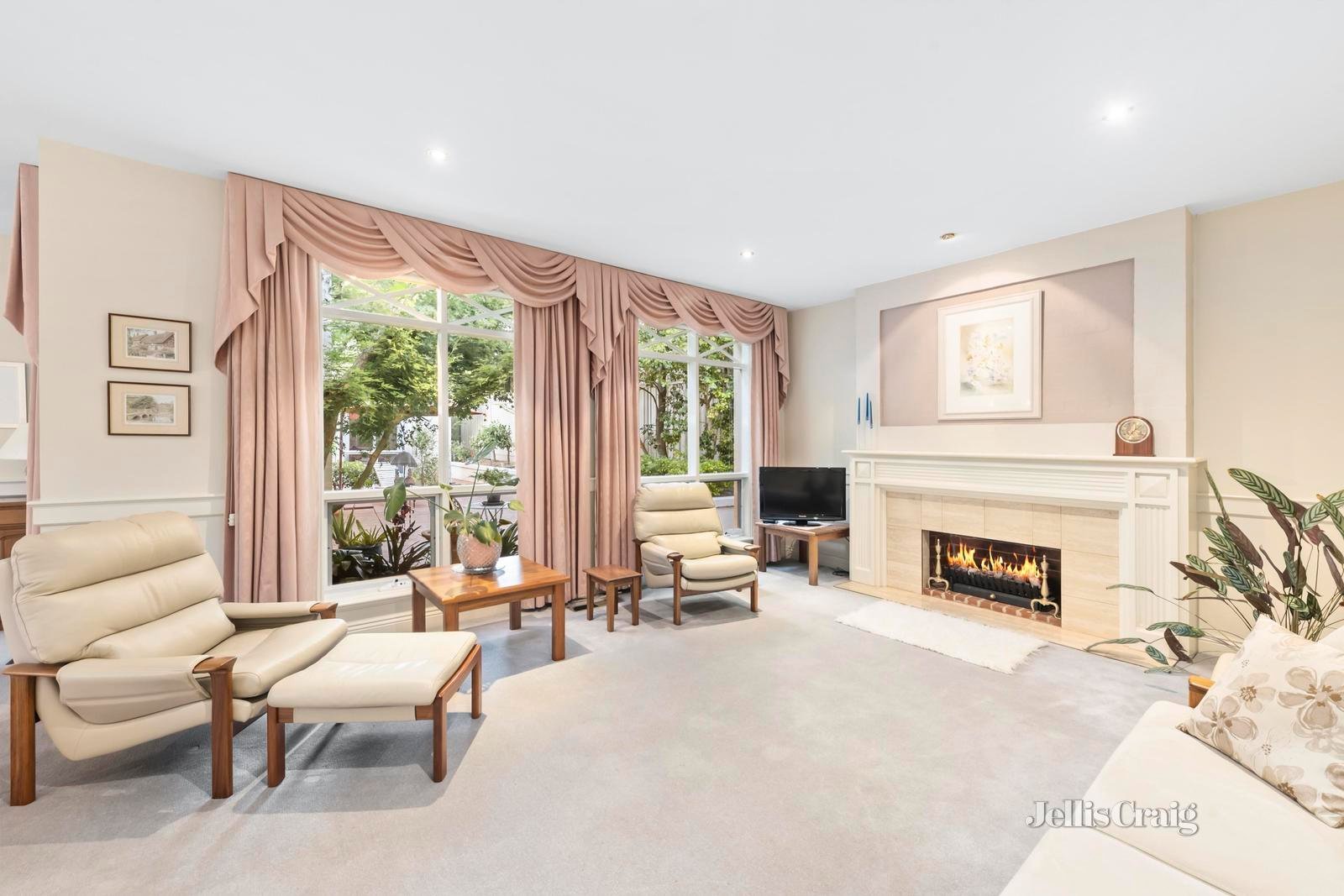 18 Dena Court, Templestowe image 3