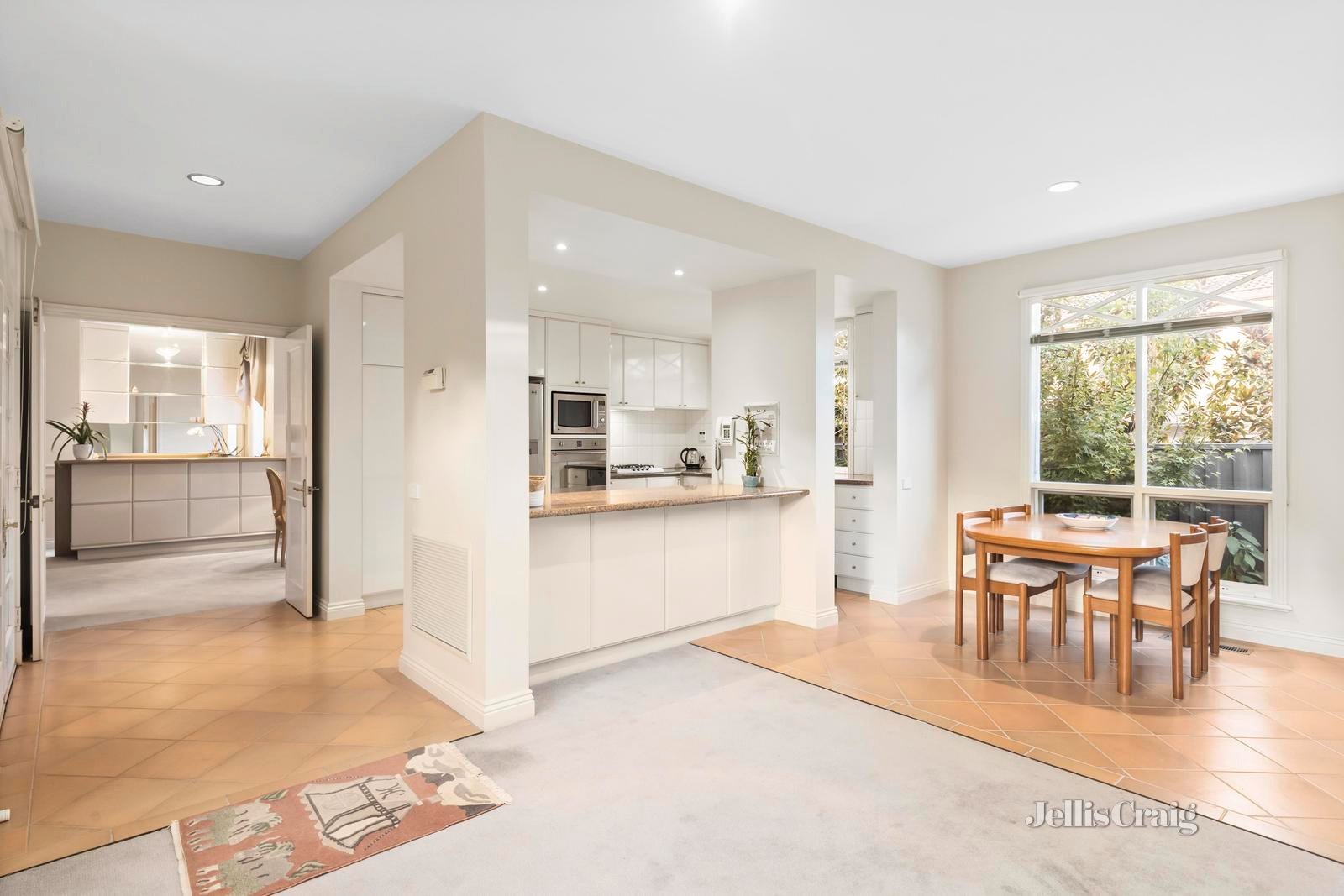 18 Dena Court, Templestowe image 5