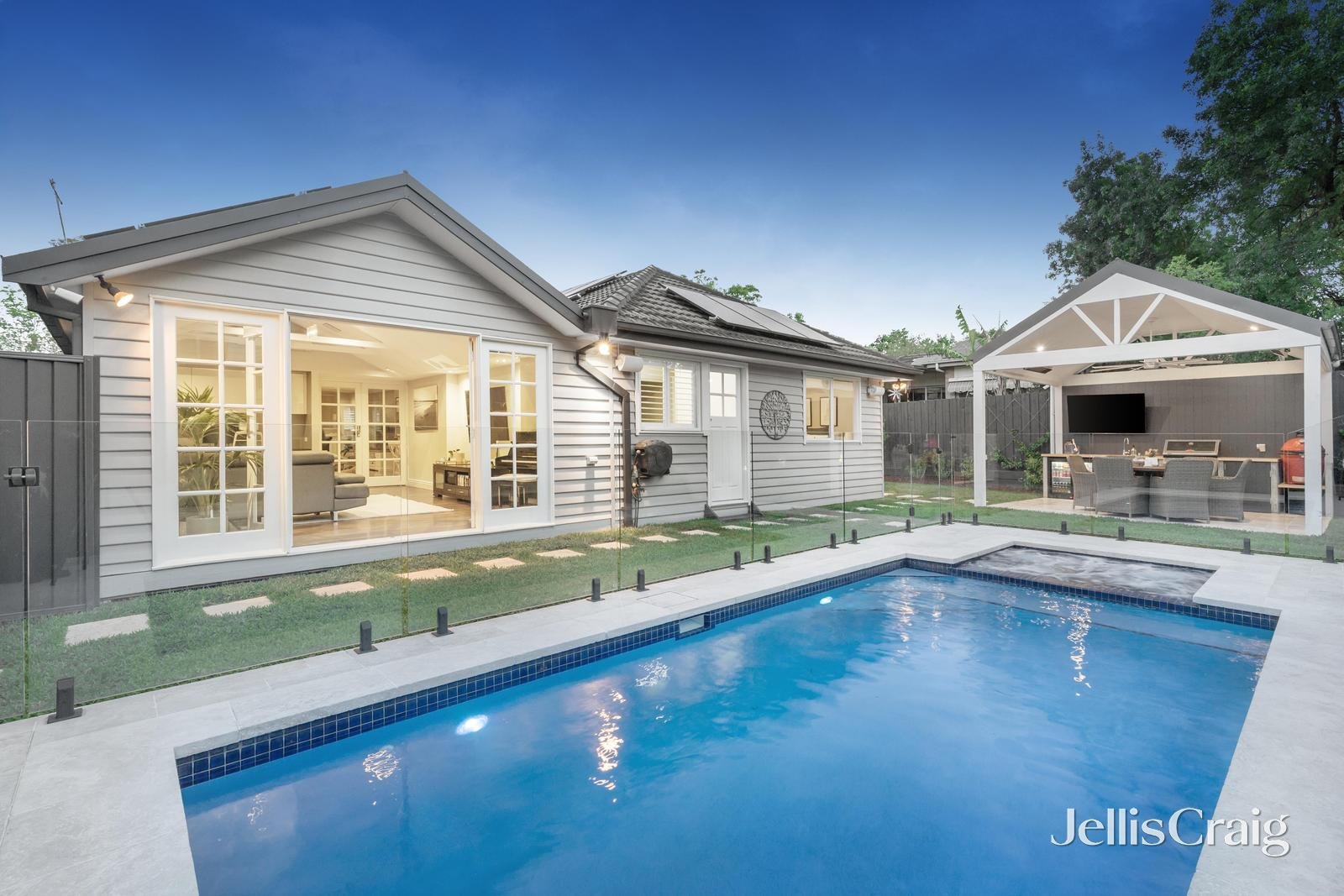 18 Diana Drive, Blackburn North image 1