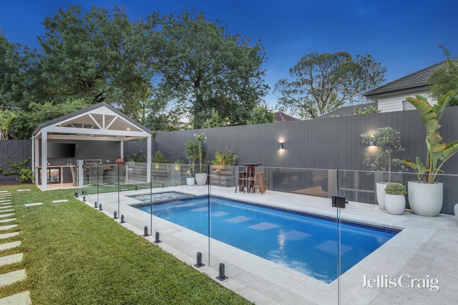 18 Diana Drive, Blackburn North image 12