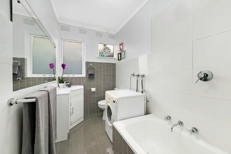 1/8 Docker Street, Elwood image 4