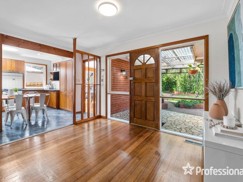 18 Dryden Concourse, Mooroolbark image 3