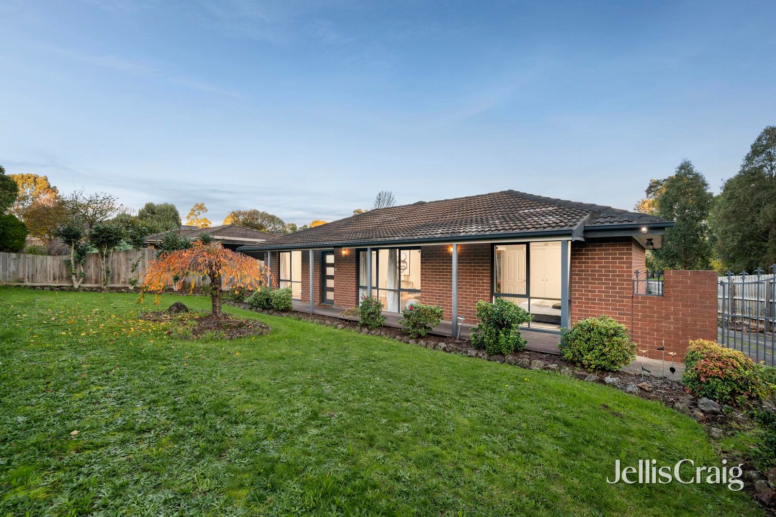 18 Eastwood Crescent, Mooroolbark image 1