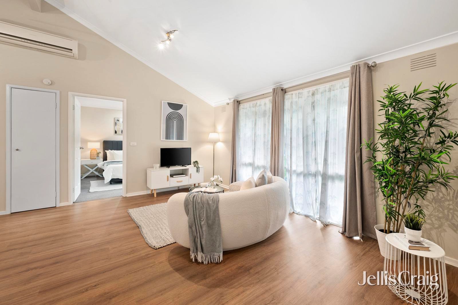 18 Eastwood Crescent, Mooroolbark image 3