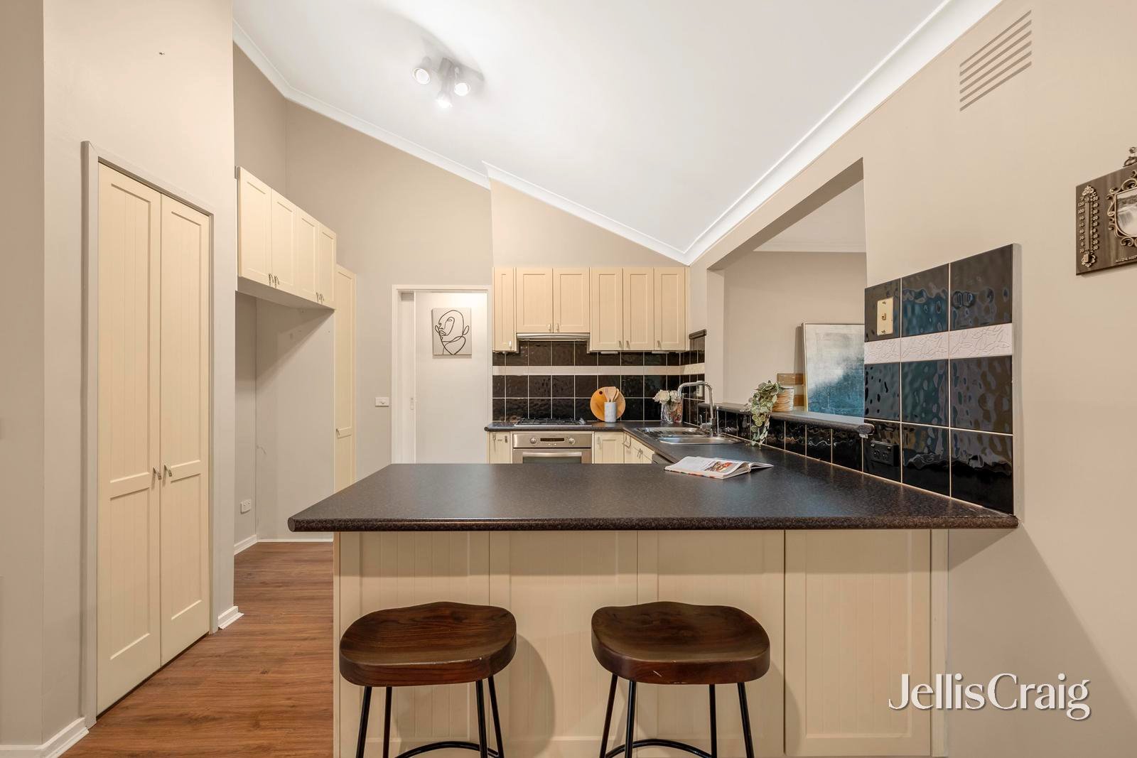 18 Eastwood Crescent, Mooroolbark image 7