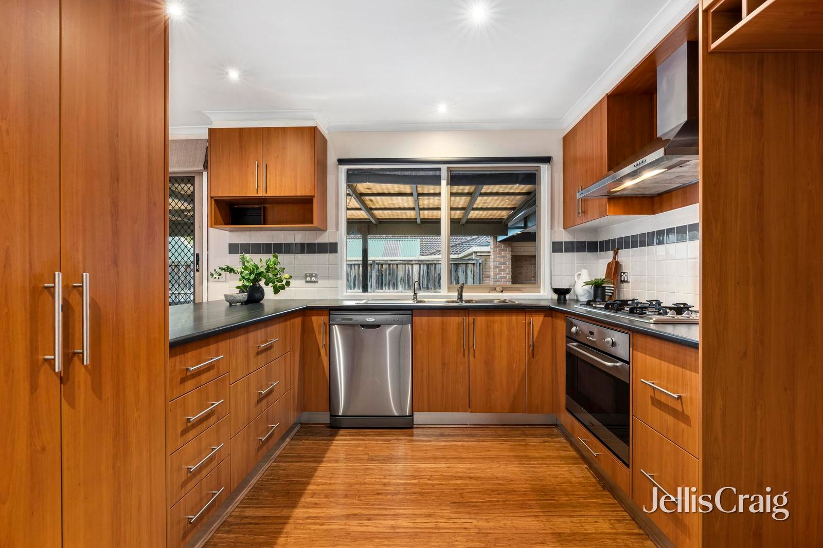 18 Ellenvale Drive, Narre&nbsp;Warren image 10