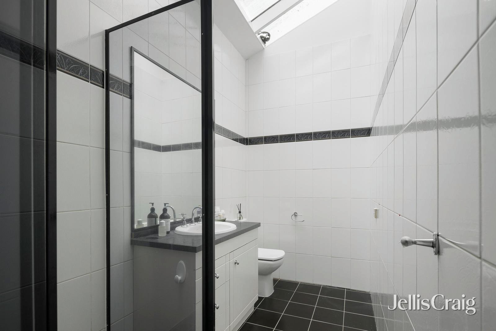 1/8 Elm Grove, Richmond image 11