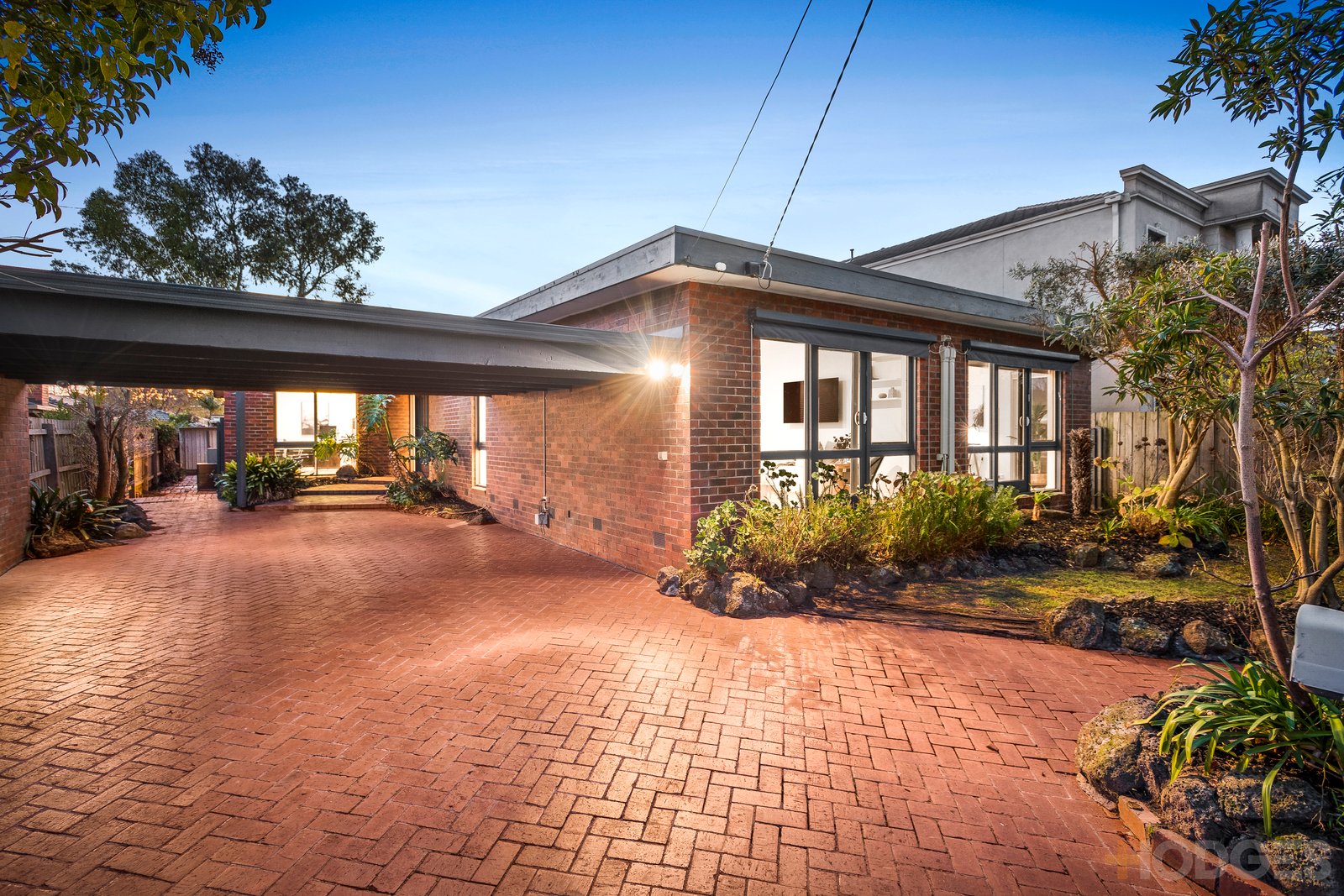 18 Elmhurst Road Caulfield North