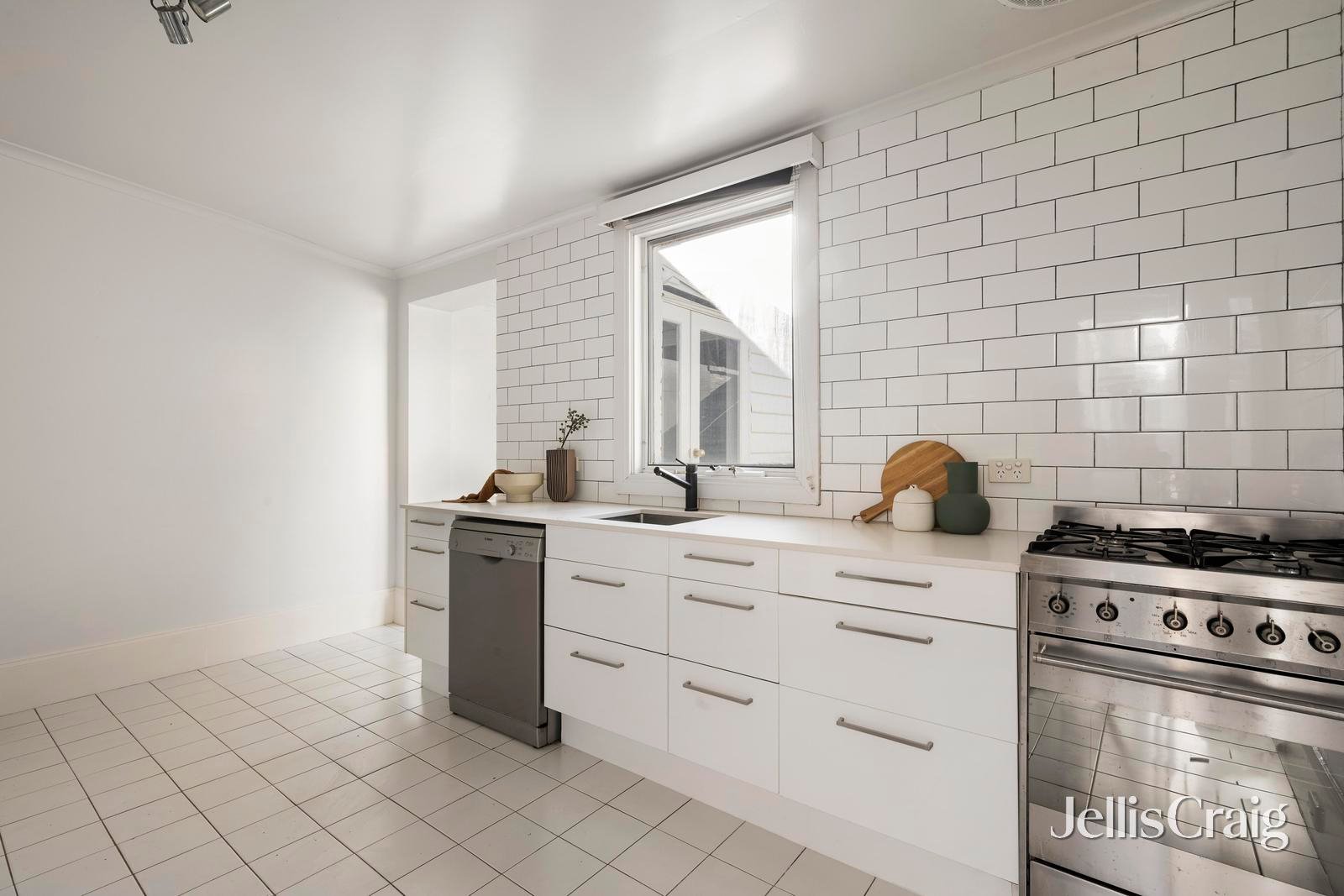 18 Finlay Street, Albert&nbsp;Park image 6
