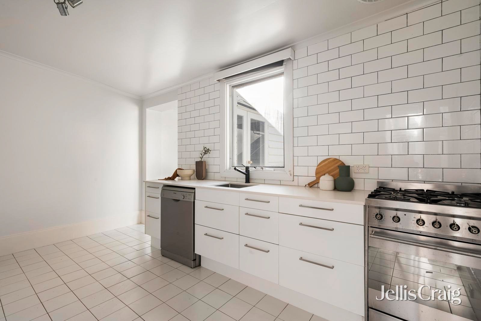 18 Finlay Street, Albert&nbsp;Park image 6