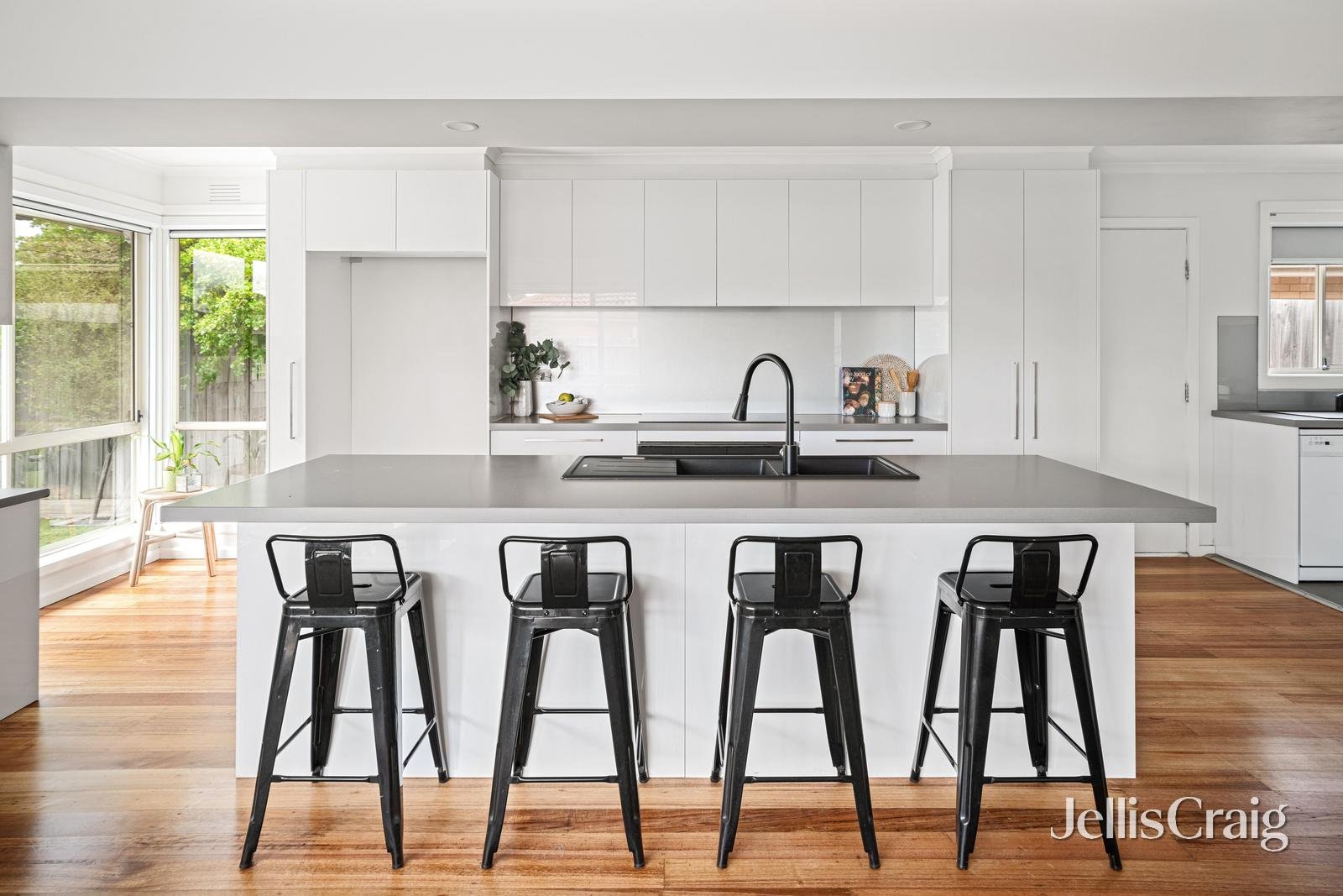 18 First Avenue, Chelsea Heights image 3