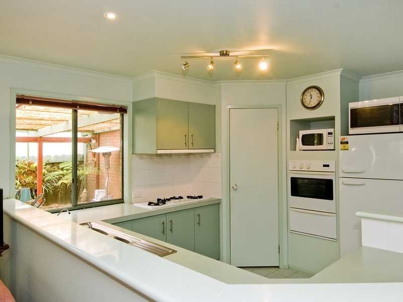 18 Freesia Court, Whittington image 3
