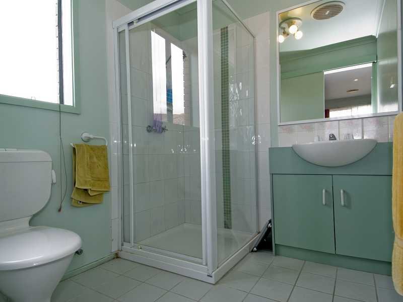 18 Freesia Court, Whittington image 7