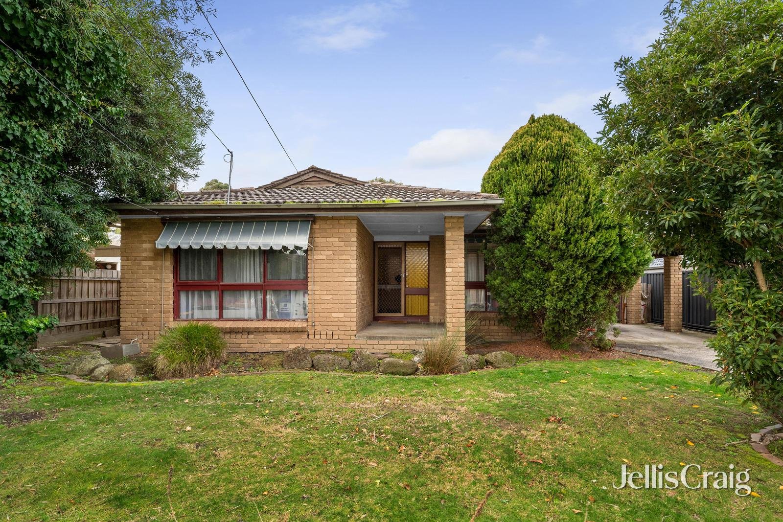 18 Gauntlet Avenue, Glen Waverley image 2
