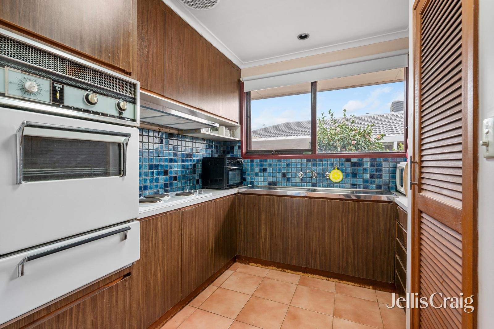 18 Gauntlet Avenue, Glen Waverley image 4