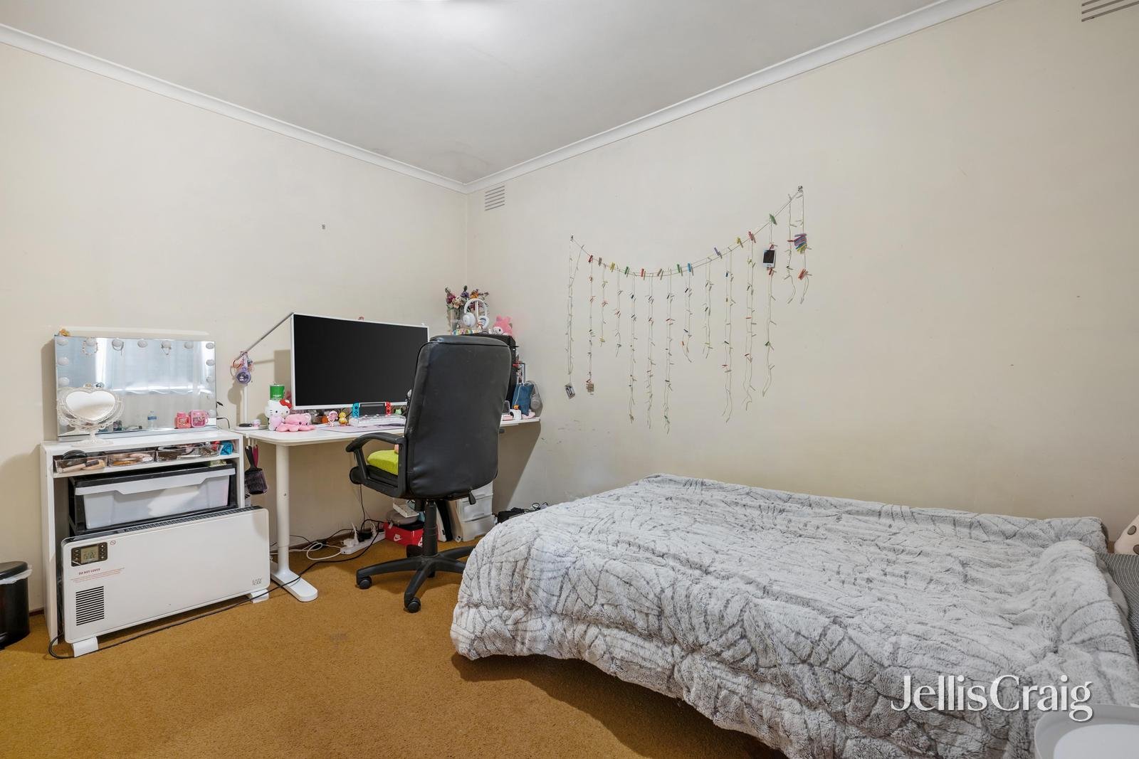 18 Gauntlet Avenue, Glen Waverley image 6