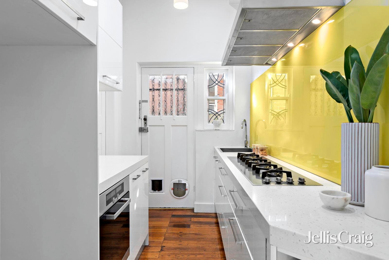 1/8 Glen Huntly Road, Elwood image 6